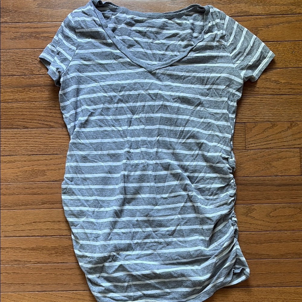 Motherhood Maternity Gray and White Ruched Short Sleeve Tee